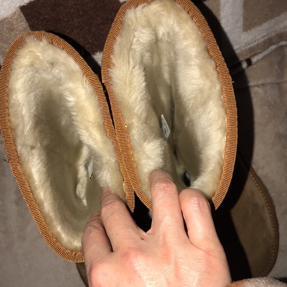 Ugg Australia Tan boots size 8 damaged 💗 - Picture 5 of 10